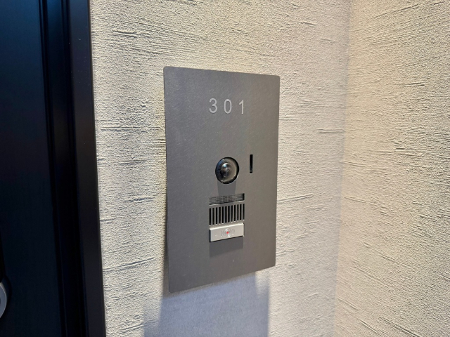 ����23