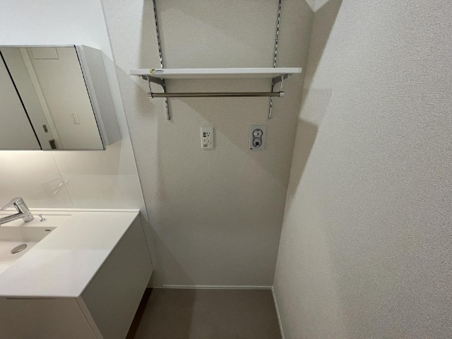 ����15