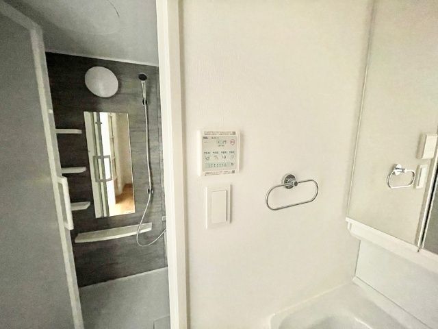 ����16