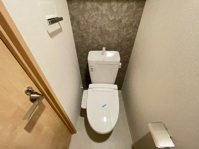 ����4