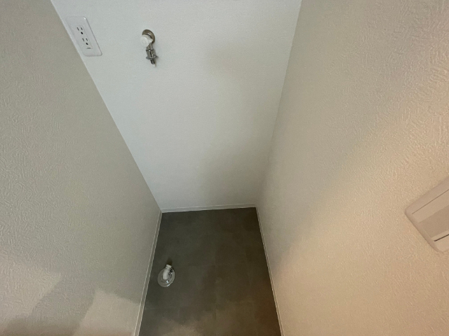 ����18