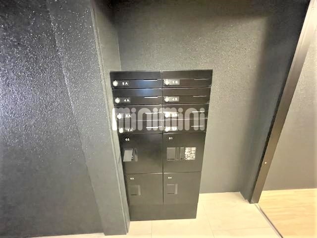 ����12