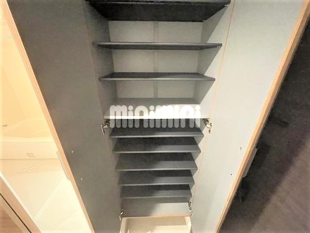 ����20
