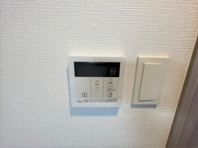 ����18