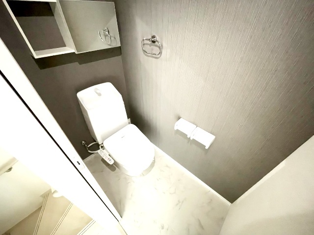 ����4