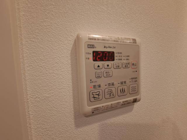 ����18