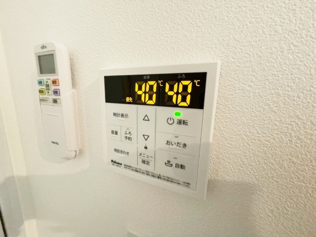 ����12