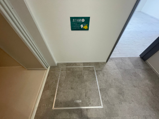 ����20