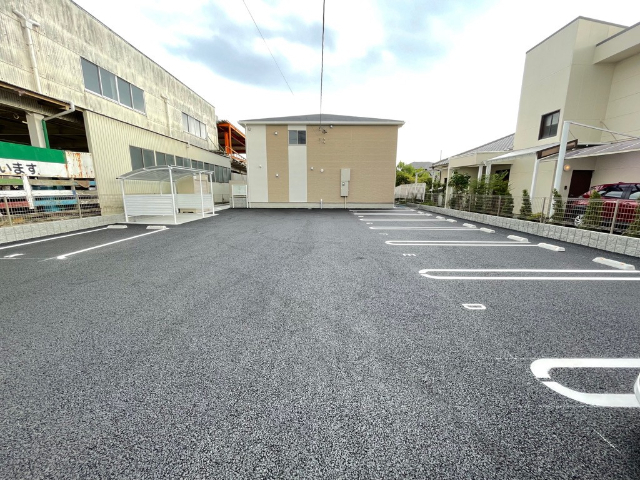 ����12