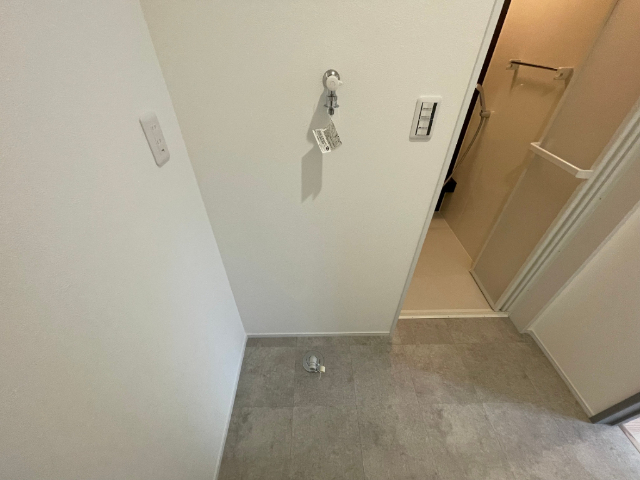����17