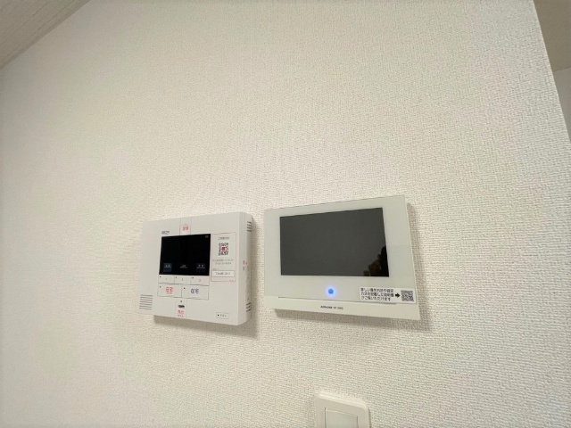����8