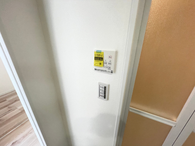 ����18