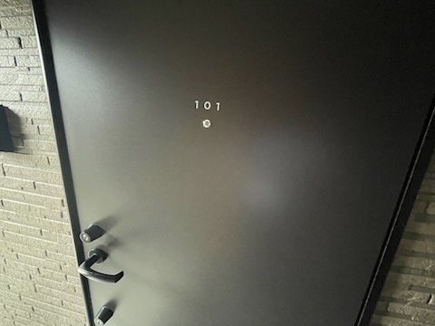 ����20