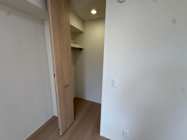 ����21
