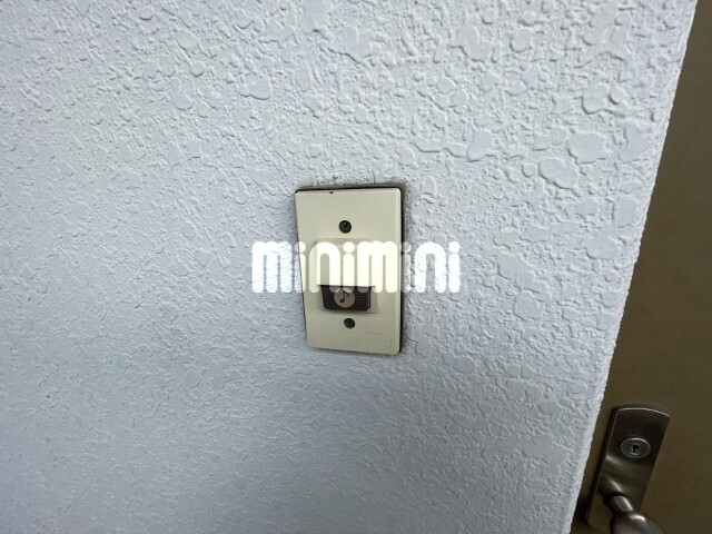 ����15