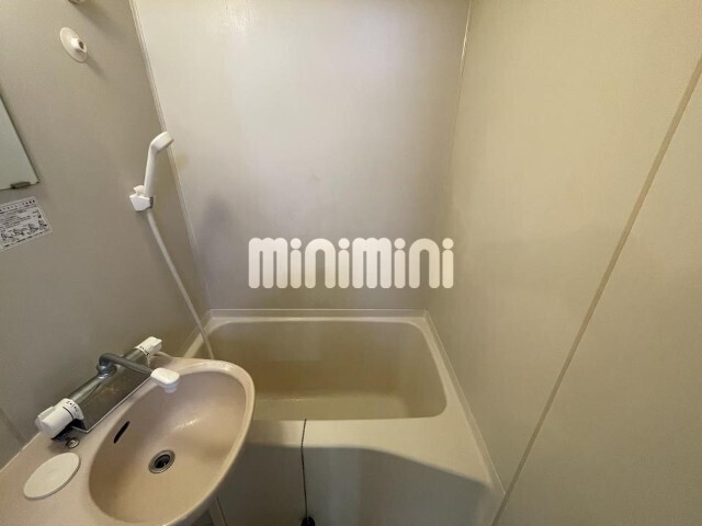 ����3