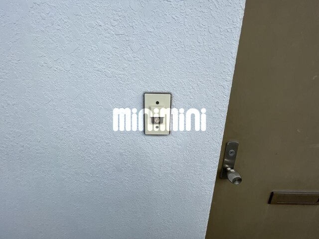 ����15