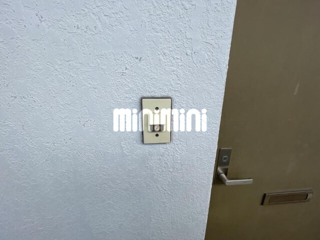 ����15