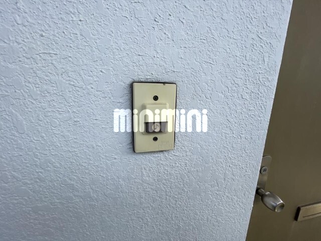 ����16