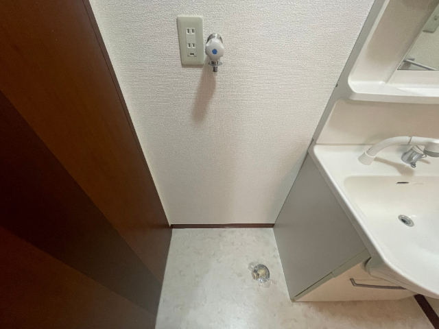����18