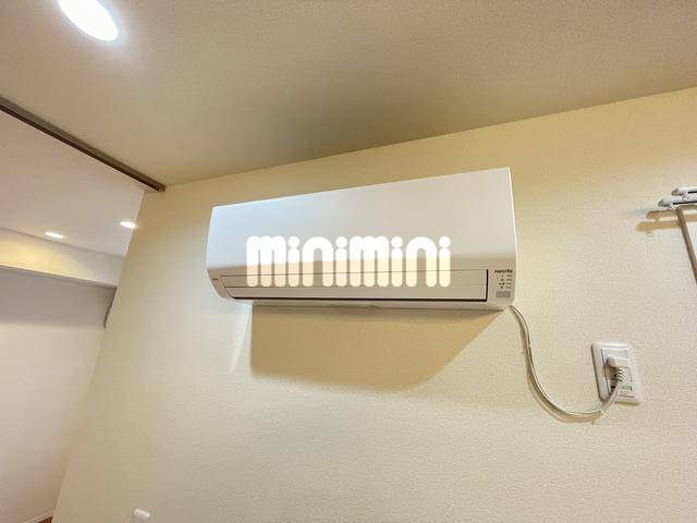 ����8