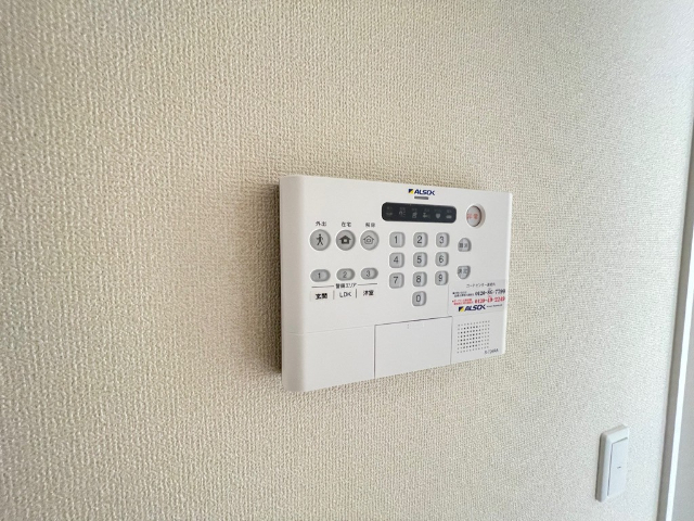 ����12