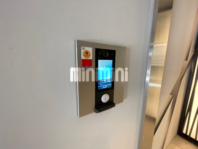����23