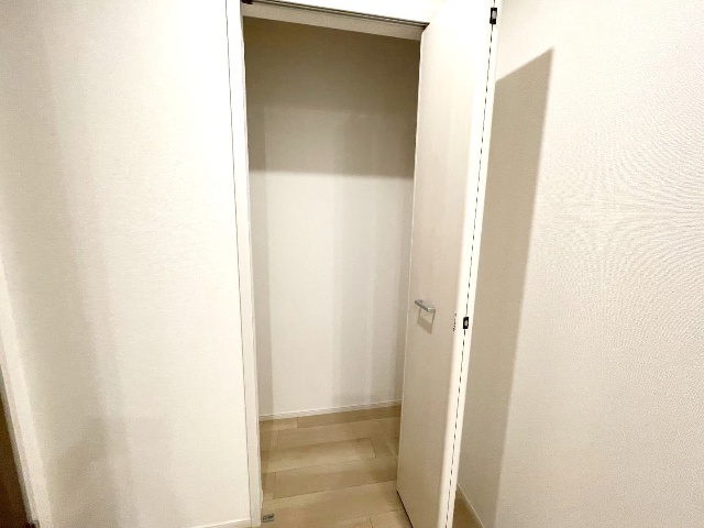 ����15