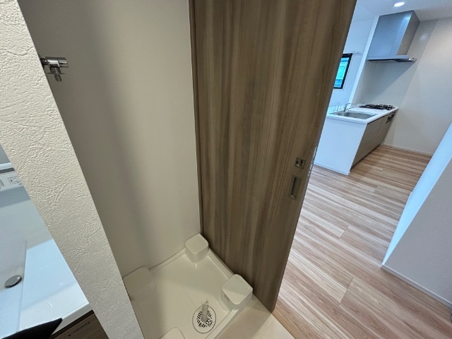 ����23