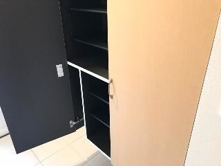 ����18