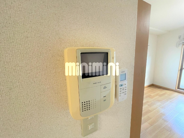 ����9