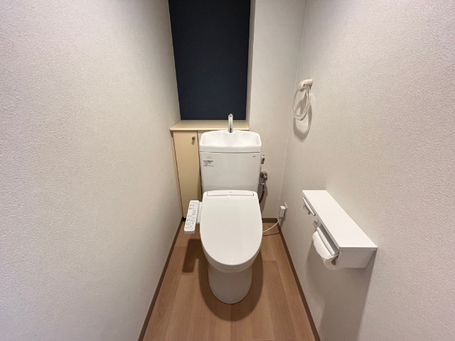 ����4