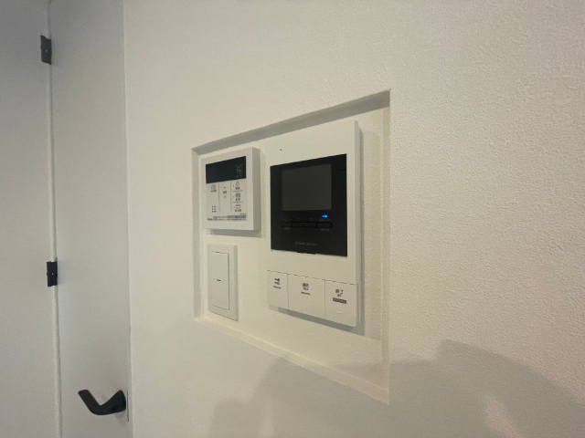 ����12