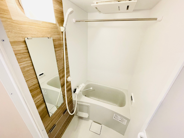 ����4