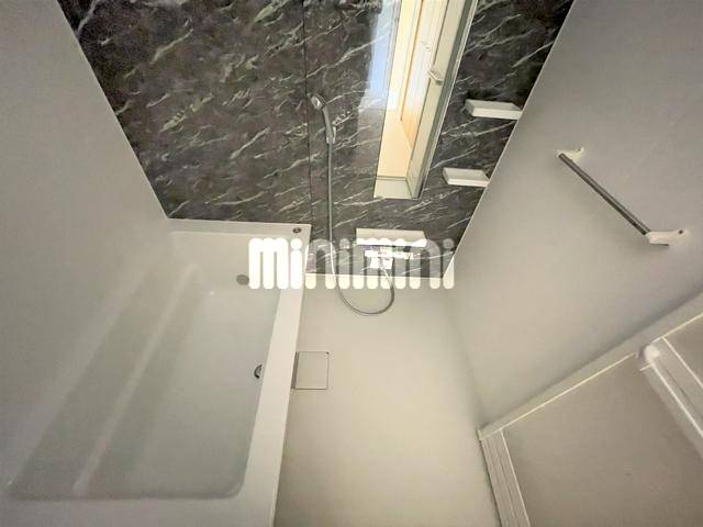 ����4