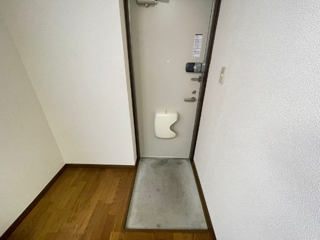 ����8