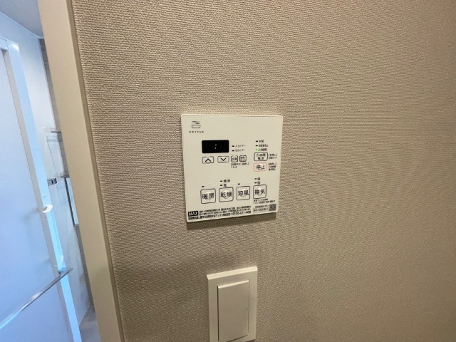 ����15