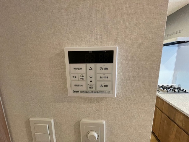 ����17