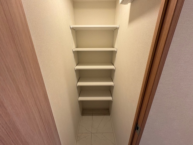 ����13