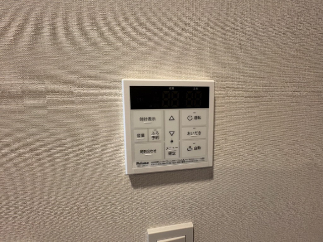 ����15