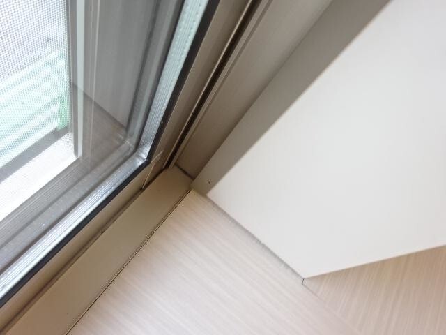 ����20