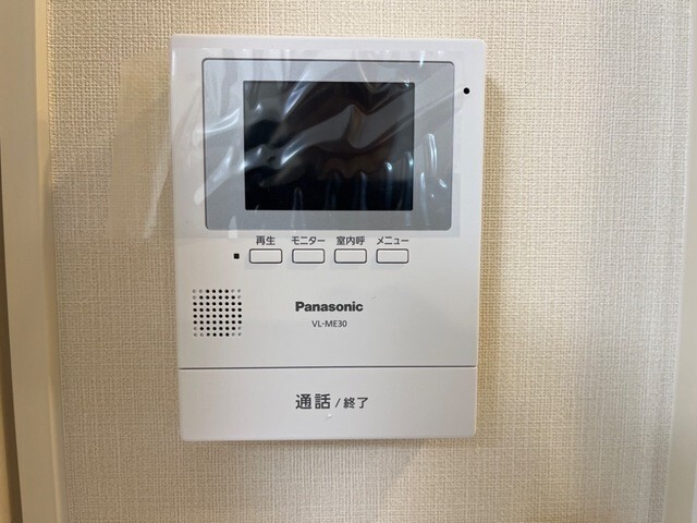 ����12