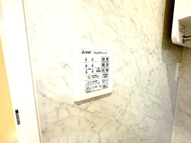 ����15