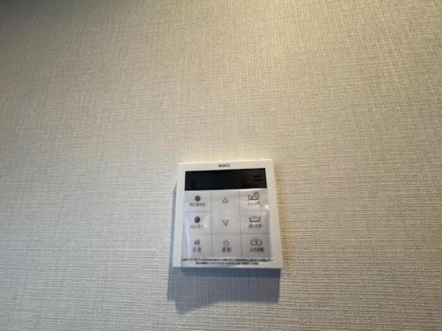 ����12