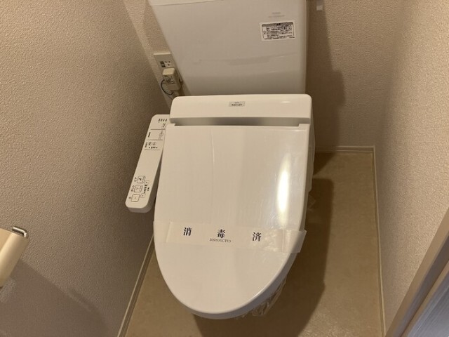 ����4