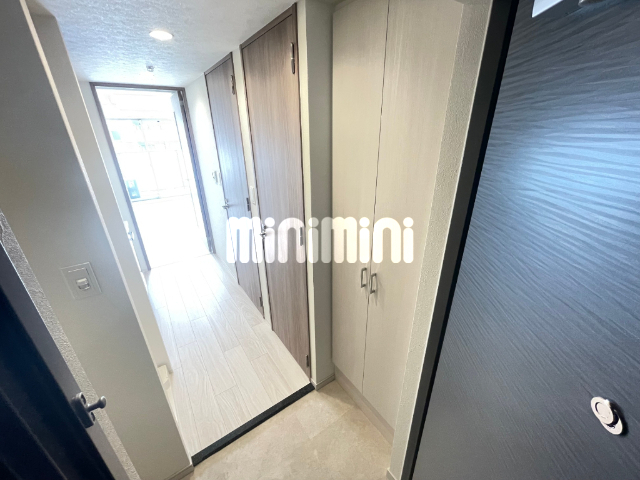 ����18