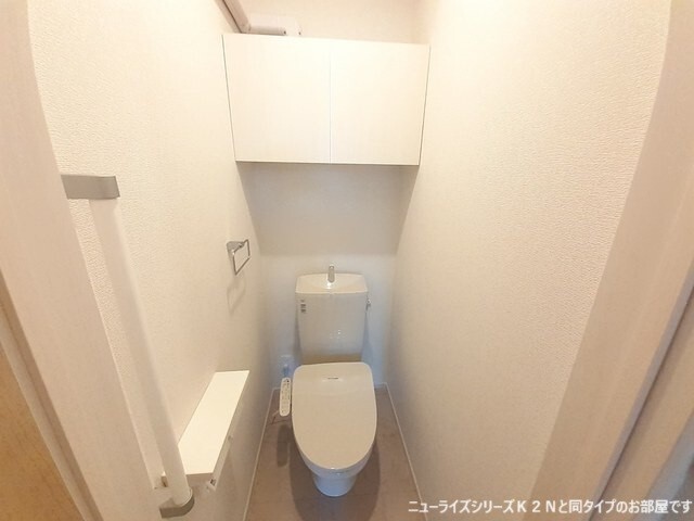 ����9