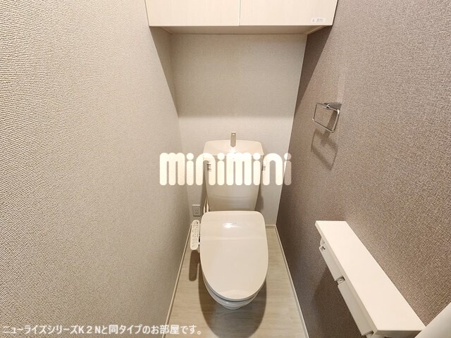 ����9