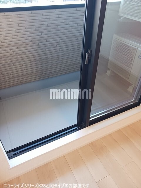 ����9