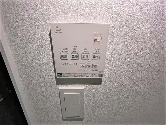 ����18